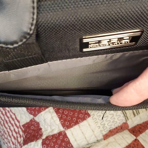 Elegant Black Laptop Bag - Picture 9 of 12